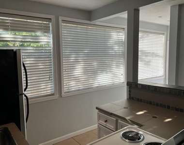 543 W 27th Street - Photo Thumbnail 6