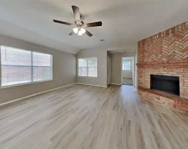1327 Coppercrest Drive - Photo Thumbnail 3