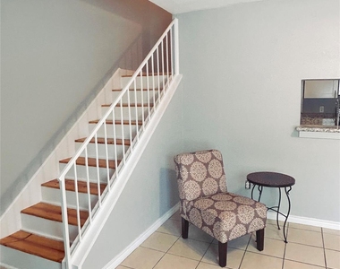 720 Memorial Mews Street - Photo Thumbnail 6