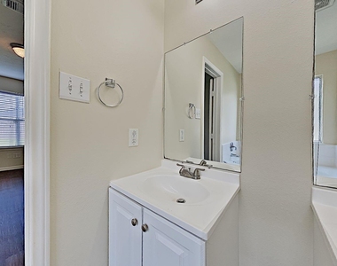 8542 Doskocil Drive - Photo Thumbnail 12