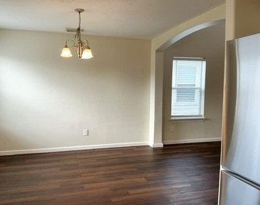 8542 Doskocil Drive - Photo Thumbnail 5