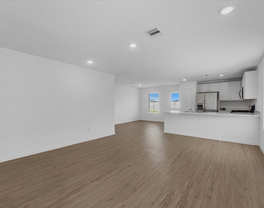 2106 Hyde Acres Street - Photo Thumbnail 2