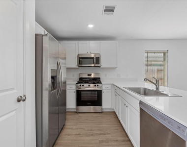 2106 Hyde Acres Street - Photo Thumbnail 5