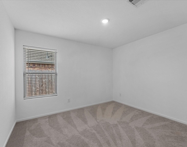 2106 Hyde Acres Street - Photo Thumbnail 10