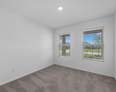 2106 Hyde Acres Street - Photo Thumbnail 8