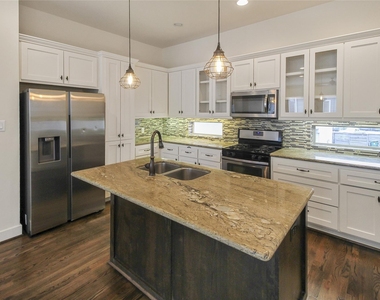 2431 Charleston Street - Photo Thumbnail 4