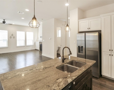 2431 Charleston Street - Photo Thumbnail 5