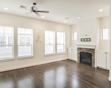 2431 Charleston Street - Photo Thumbnail 3