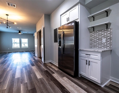 102 Marsden St - Photo Thumbnail 18