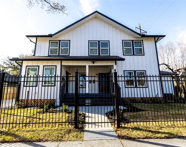 102 Marsden St - Photo Thumbnail 1