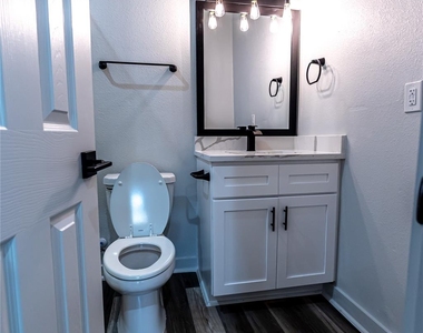 102 Marsden St - Photo Thumbnail 13