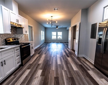 102 Marsden St - Photo Thumbnail 16