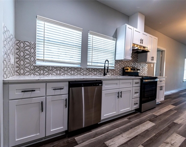 102 Marsden St - Photo Thumbnail 17