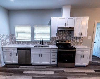 102 Marsden St - Photo Thumbnail 12