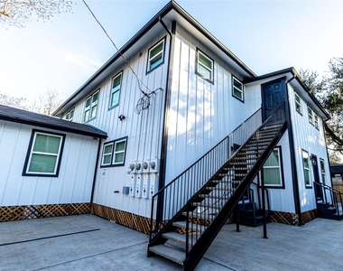 102 Marsden St - Photo Thumbnail 6