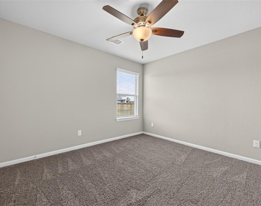 305 Brocks Court - Photo Thumbnail 16