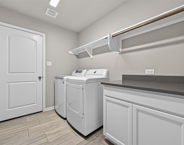 305 Brocks Court - Photo Thumbnail 15