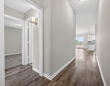 305 Brocks Court - Photo Thumbnail 5