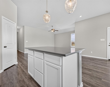 305 Brocks Court - Photo Thumbnail 14