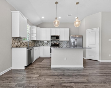 305 Brocks Court - Photo Thumbnail 11