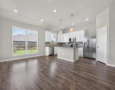305 Brocks Court - Photo Thumbnail 9