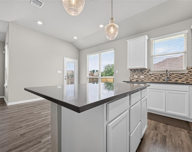 305 Brocks Court - Photo Thumbnail 13