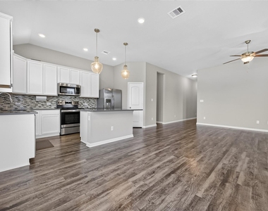 305 Brocks Court - Photo Thumbnail 10