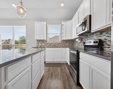 305 Brocks Court - Photo Thumbnail 12