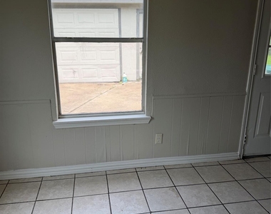 1209 Glenn Avenue - Photo Thumbnail 3