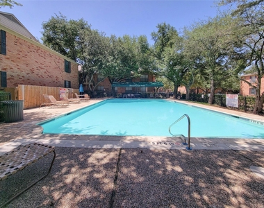 2255 Braeswood Park - Photo Thumbnail 35