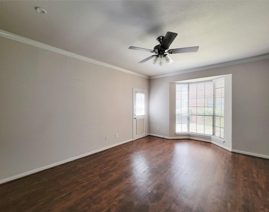 2255 Braeswood Park - Photo Thumbnail 5