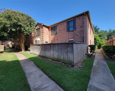 2255 Braeswood Park - Photo Thumbnail 3
