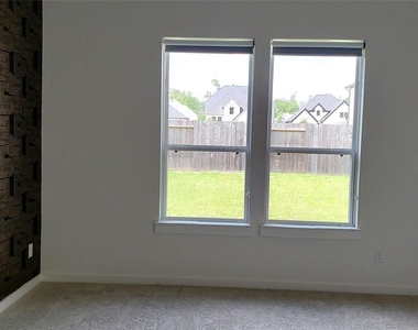 10611 Hidden Rock Drive - Photo Thumbnail 7