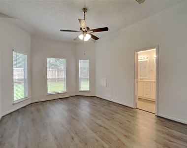 1915 Creston Drive - Photo Thumbnail 7
