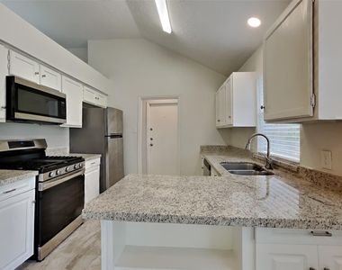 1915 Creston Drive - Photo Thumbnail 4