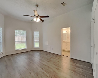 1915 Creston Drive - Photo Thumbnail 8