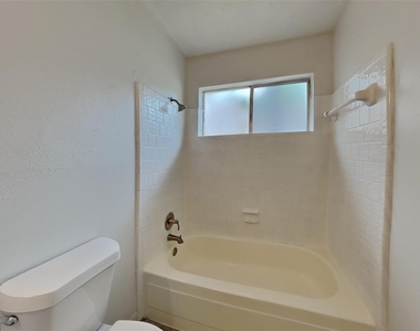 1915 Creston Drive - Photo Thumbnail 13