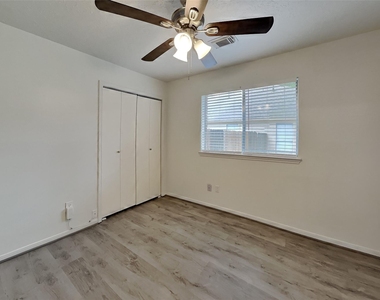 1915 Creston Drive - Photo Thumbnail 11