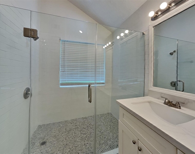 1915 Creston Drive - Photo Thumbnail 9