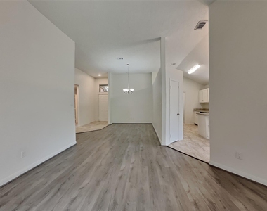 1915 Creston Drive - Photo Thumbnail 2