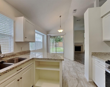1915 Creston Drive - Photo Thumbnail 5