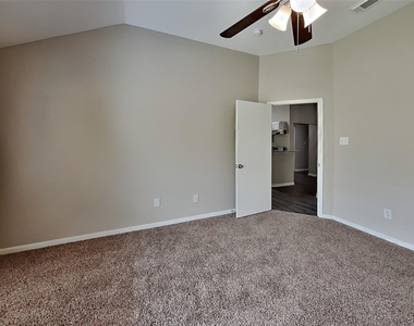 2222 Friarwood Trail - Photo Thumbnail 9
