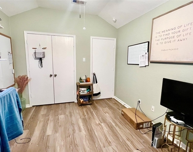 1807 Emerson Ridge Drive - Photo Thumbnail 23
