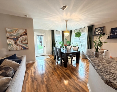 1807 Emerson Ridge Drive - Photo Thumbnail 9