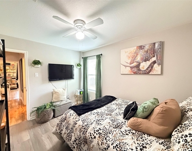 1807 Emerson Ridge Drive - Photo Thumbnail 21