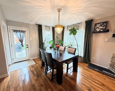 1807 Emerson Ridge Drive - Photo Thumbnail 10