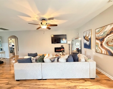 1807 Emerson Ridge Drive - Photo Thumbnail 8