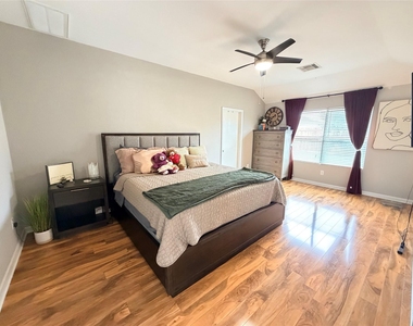 1807 Emerson Ridge Drive - Photo Thumbnail 16
