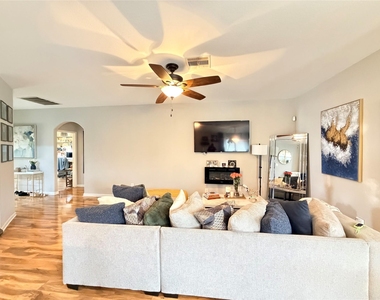 1807 Emerson Ridge Drive - Photo Thumbnail 6