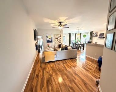 1807 Emerson Ridge Drive - Photo Thumbnail 5